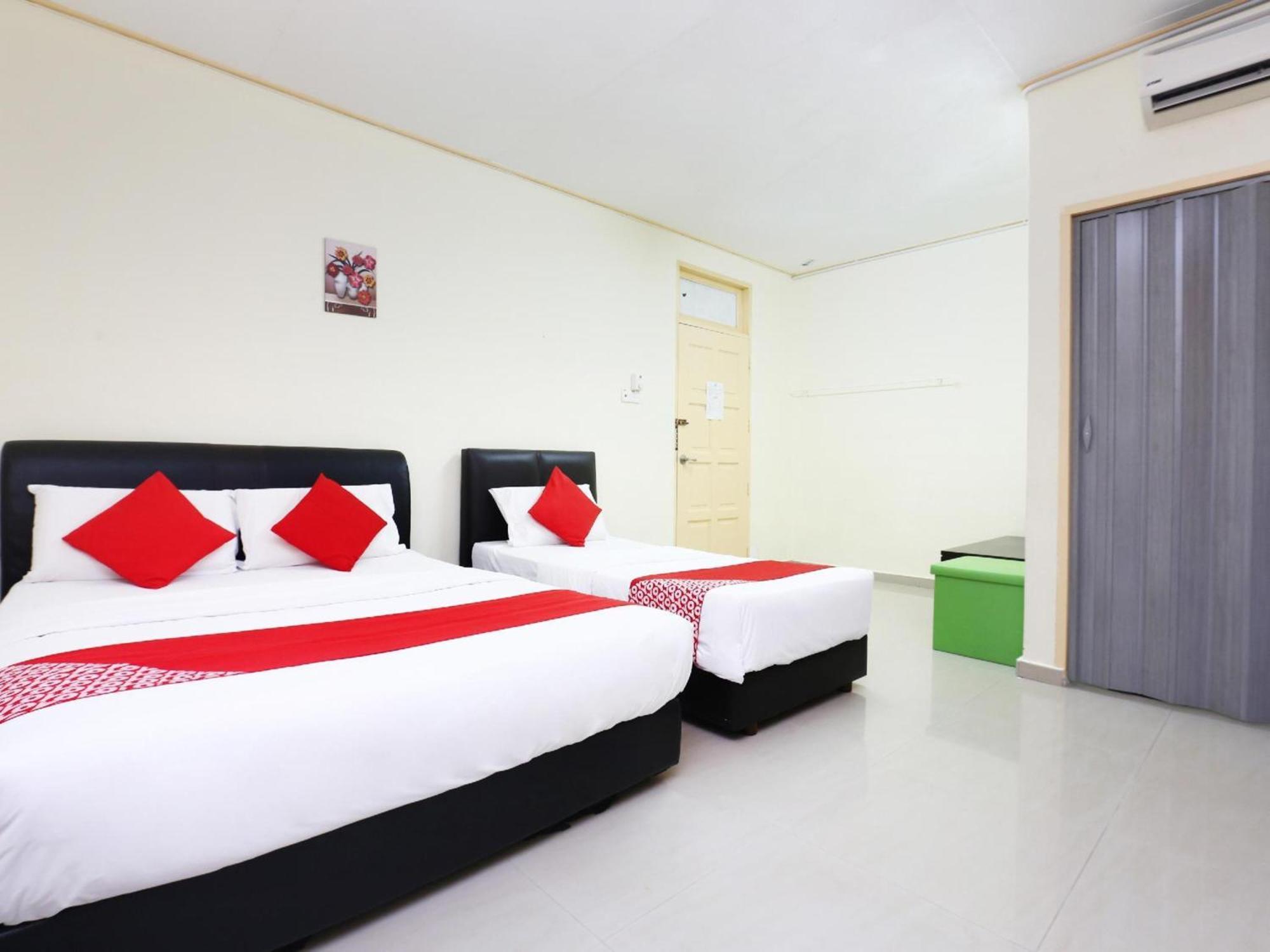Super Oyo 89640 Pelangi 2* Marang