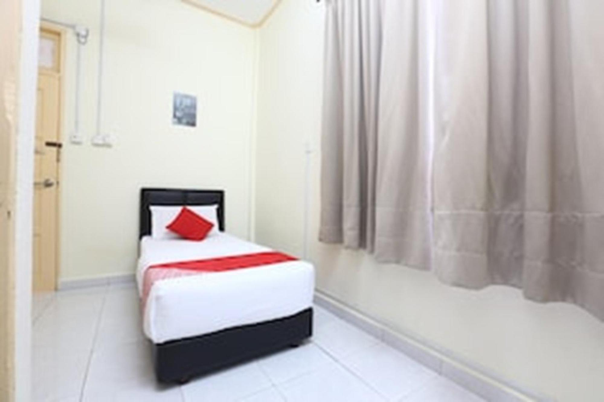 Super Oyo 89640 Pelangi Hotel 2*